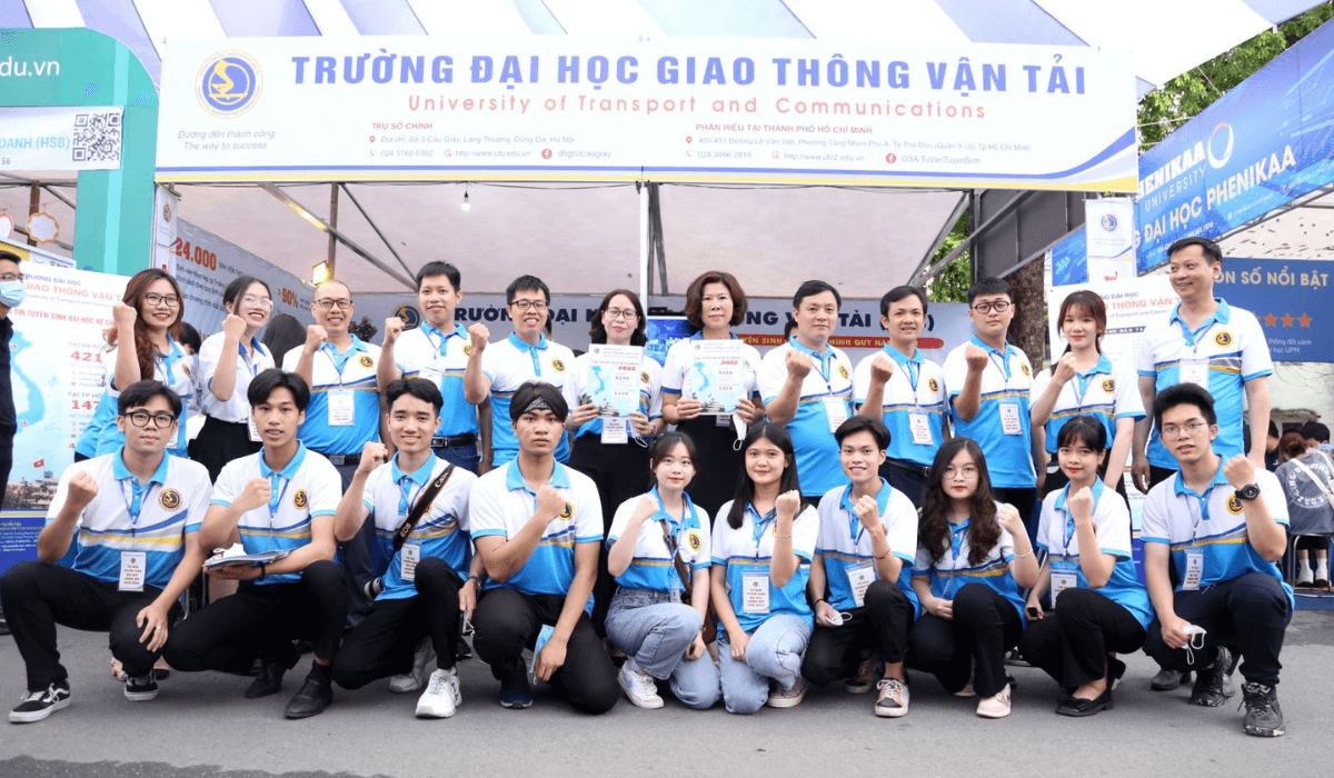 Top 20 mẫu đồng phục các trường đại học Việt Nam đẹp nhất Top 20 mẫu đồng phục các trường đại học Việt Nam đẹp nhất