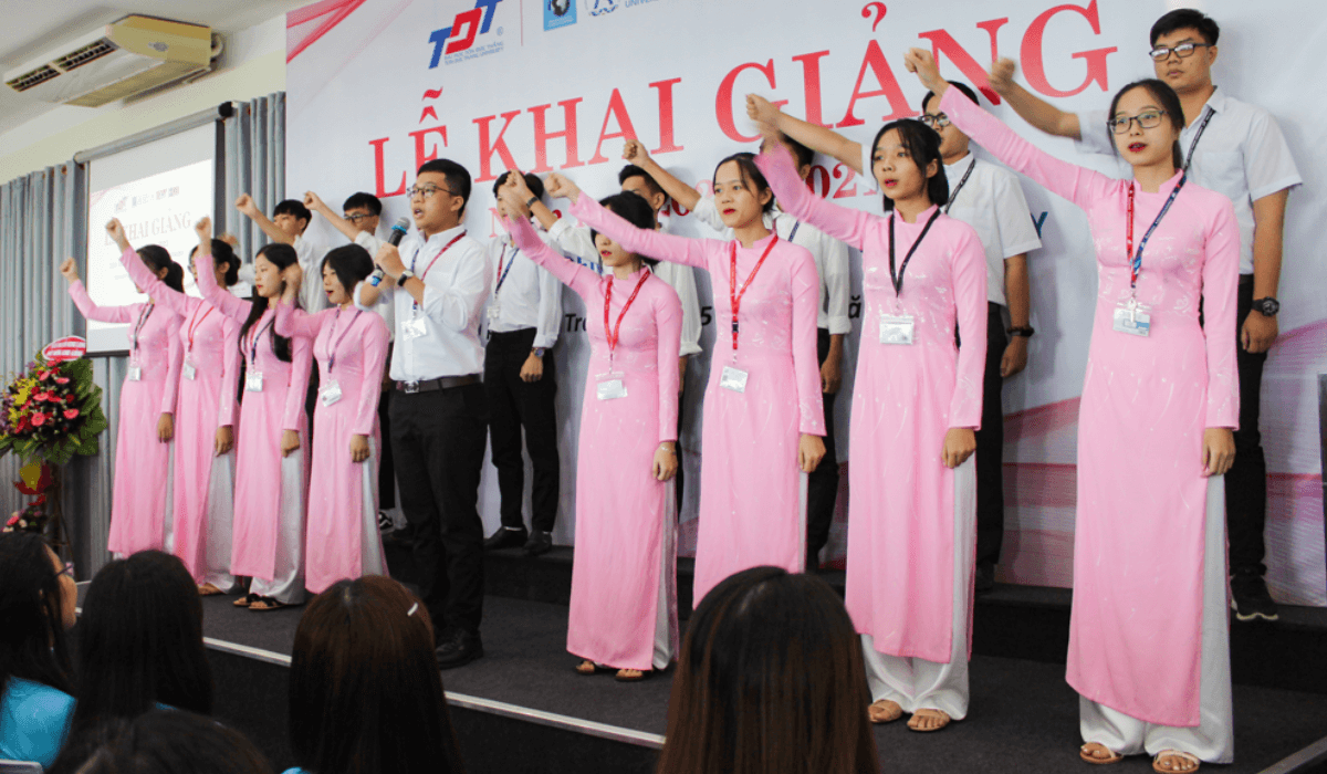 Top 20 mẫu đồng phục các trường đại học Việt Nam đẹp nhất Top 20 mẫu đồng phục các trường đại học Việt Nam đẹp nhất