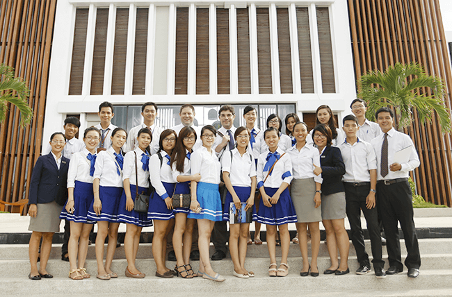 Đồng phục sinh viên du lịch ĐH Duy Tân Đà Nẵng
