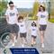 ao-thun-du-lich-gia-dinh-mau-trang-de-thuong